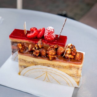 The photo of à tes souhaits!