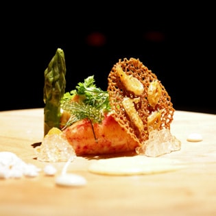 スポンテニアスの写真