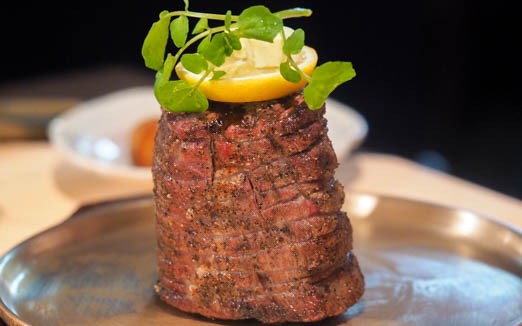 ステーキハウス キッチンリボンの写真