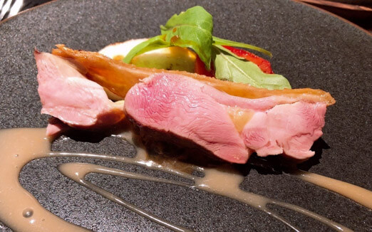 カモシヤ クスモトの写真