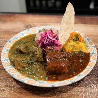 スパイスカレー モクロミ