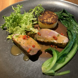 エ・オ ベルナール・ロワゾー・スィニャテュール