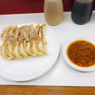 ぎょうざ専門店 赤萬 三宮店