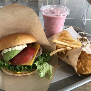 the 3rd Burger 青山骨董通り店