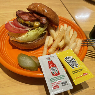 レイヤーズ 丸の内 本店