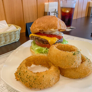 ダグズ・バーガー 宮古島本店