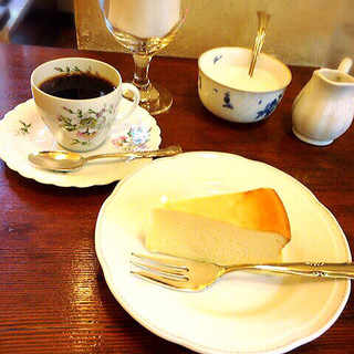 アンセーニュダングル 原宿店