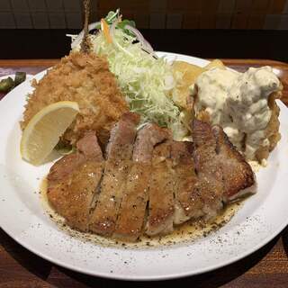 ボンバーキッチン 薬院本店