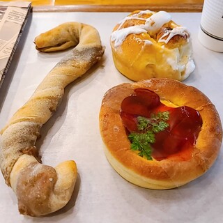 ベーカリー＆テーブル 東府や 足湯カフェ