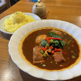 カレー リーブス