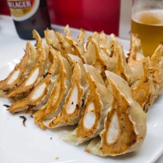 ぎょうざ専門店 赤萬 三宮店