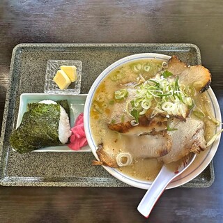 食堂ニューミサ