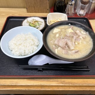 とん汁 たちばな