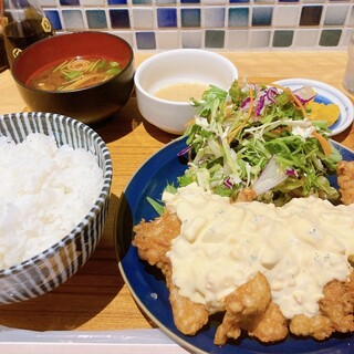 津田屋食堂