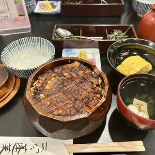 あつた蓬莱軒 神宮店