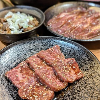 ホルモン焼肉 富や 栄店