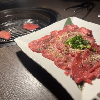 老舗精肉店直送 岡崎焼肉 飛騨牛の奴隷 岡崎店