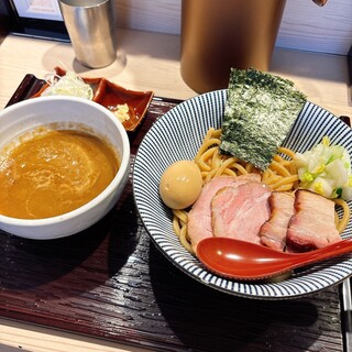 長男、もんたいちお