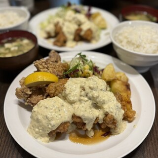 ボンバーキッチン 薬院本店