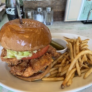 米国食堂 マンドリン ハンバーガーキッチン