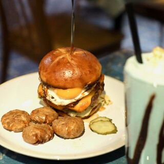 OVERWHELM HAMBURGER & BAR STAND