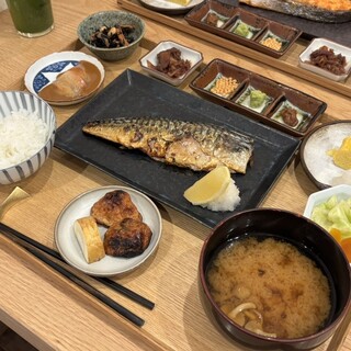 炭火焼き魚と、土鍋炊きごはん。定食屋 おちゃわん